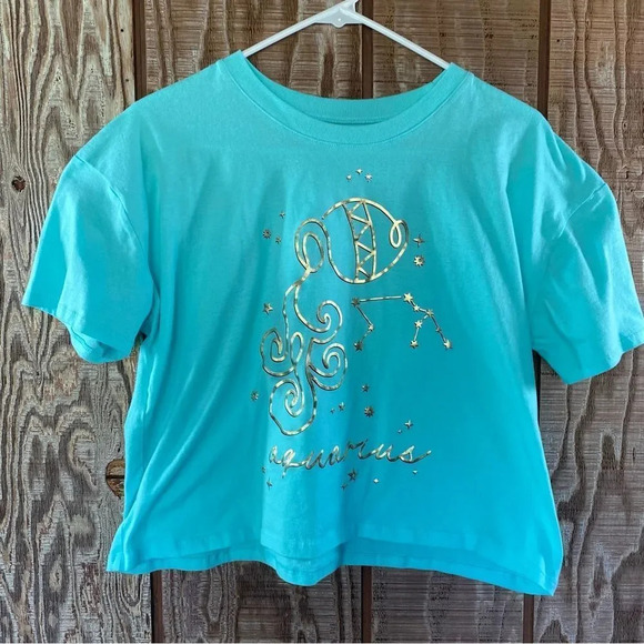 Aquarius ♒️ Cropped Tee - Picture 2 of 4